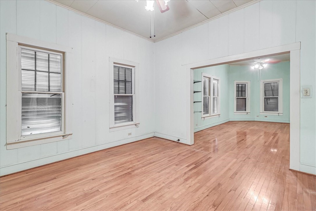304 E Avenue I Property Photo 5