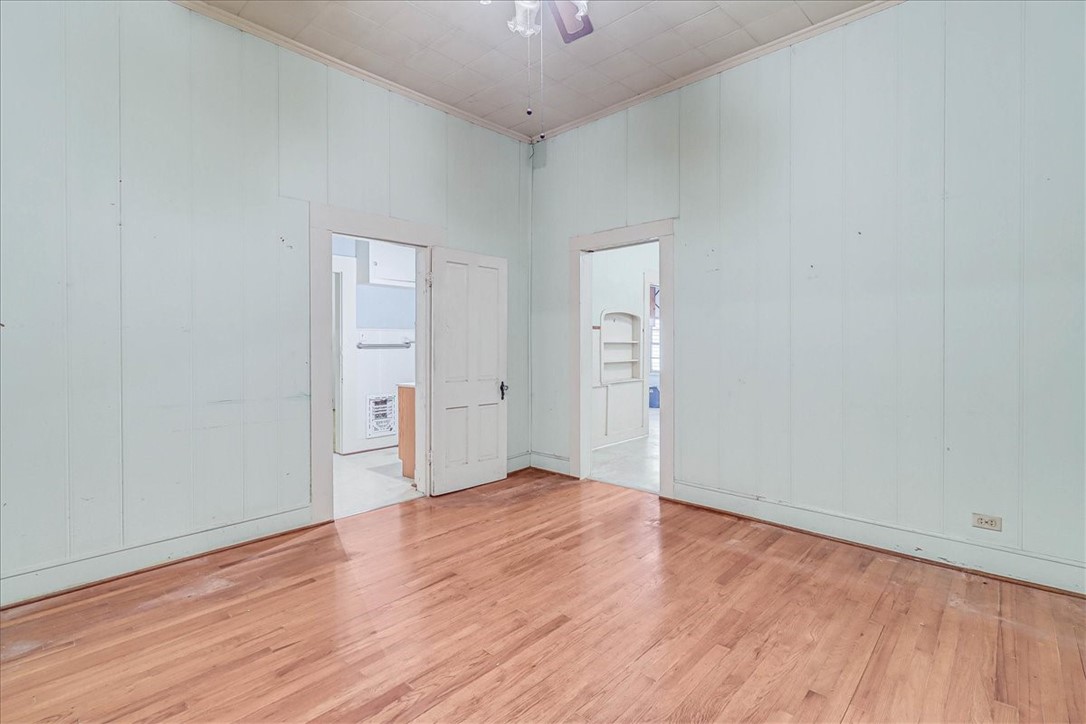 304 E Avenue I Property Photo 6
