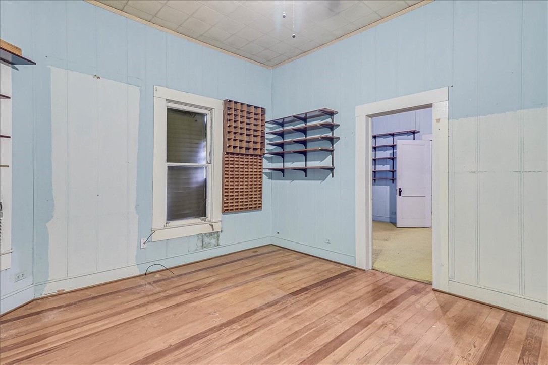 304 E Avenue I Property Photo 12