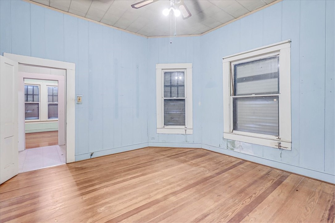 304 E Avenue I Property Photo 14