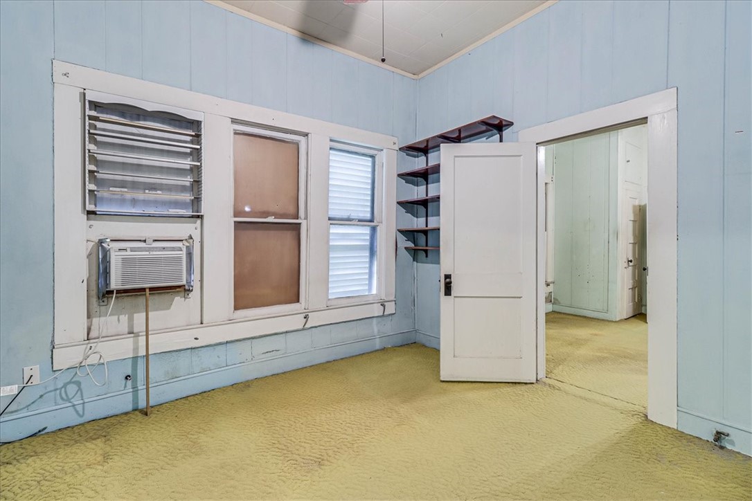 304 E Avenue I Property Photo 15