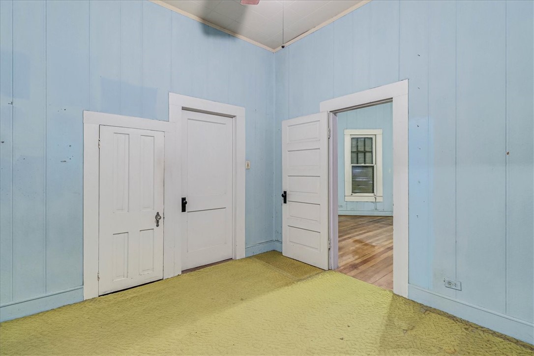 304 E Avenue I Property Photo 16