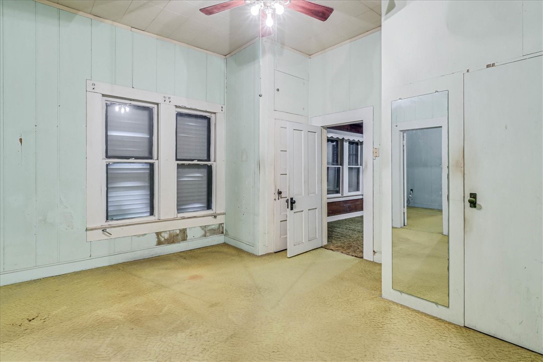 304 E Avenue I Property Photo 17