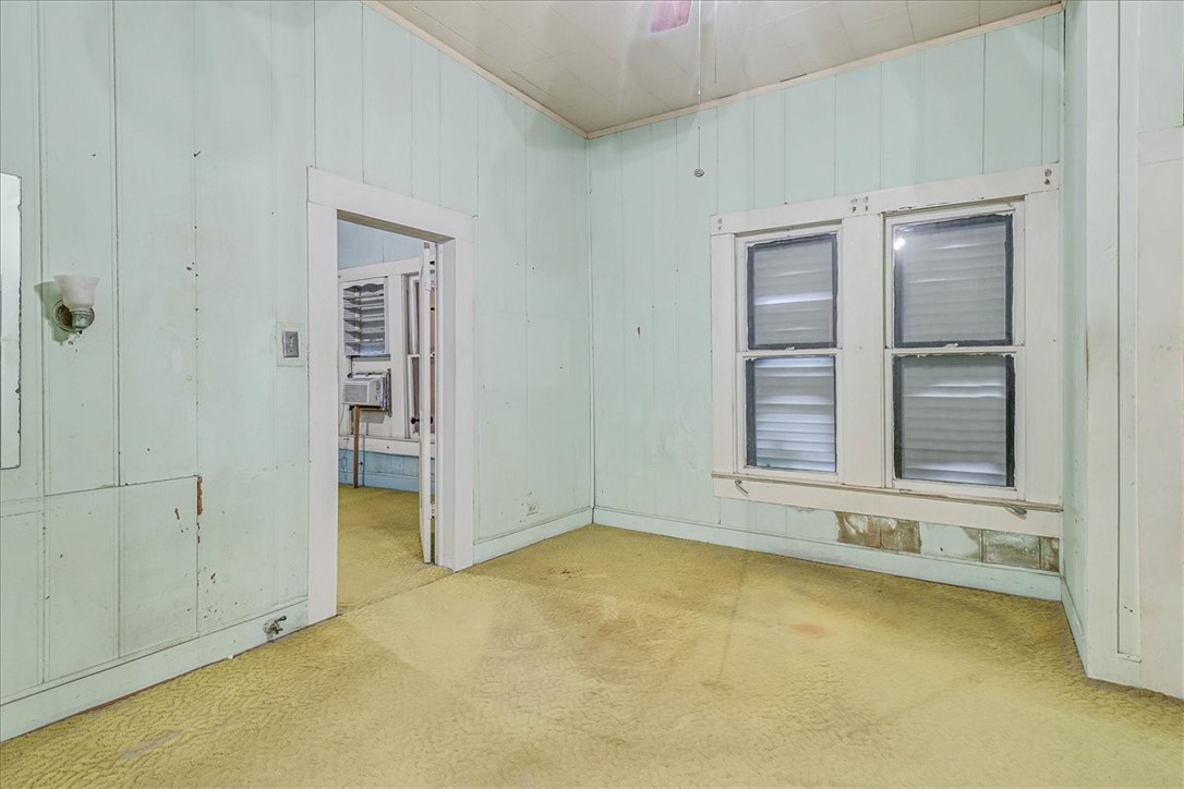 304 E Avenue I Property Photo 19