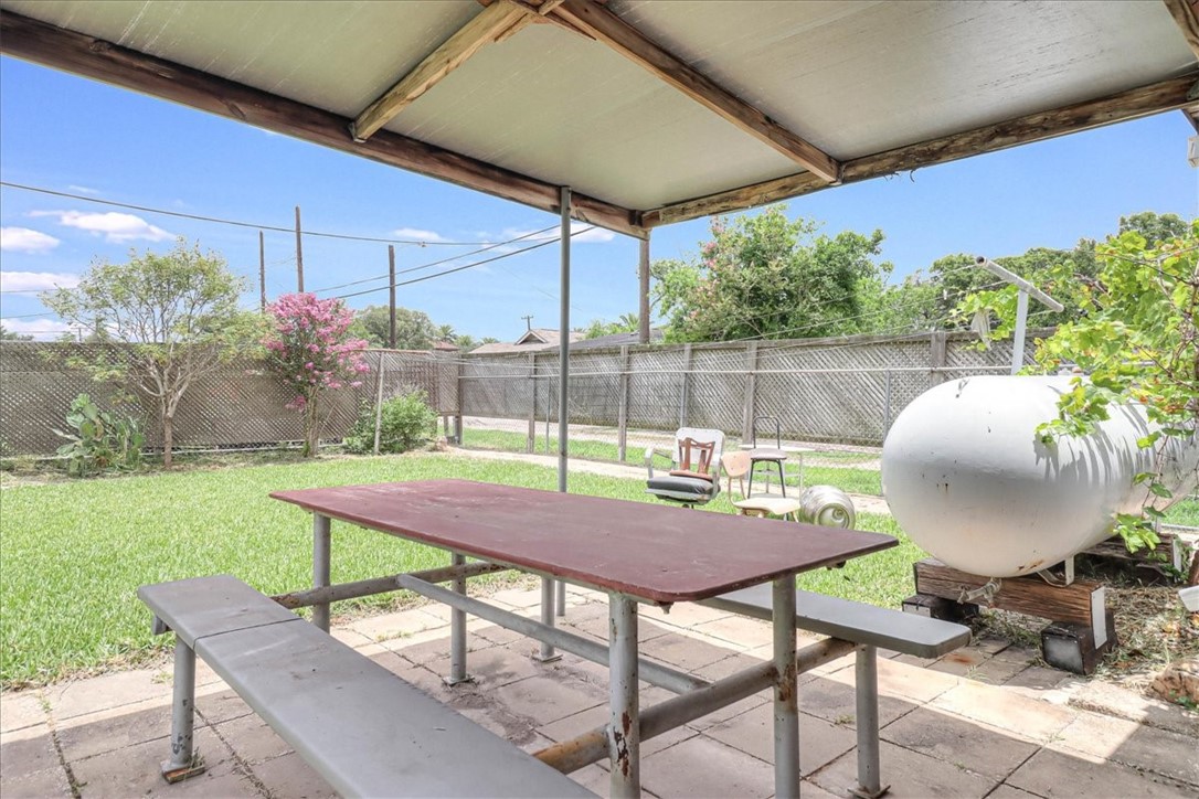 304 E Avenue I Property Photo 30