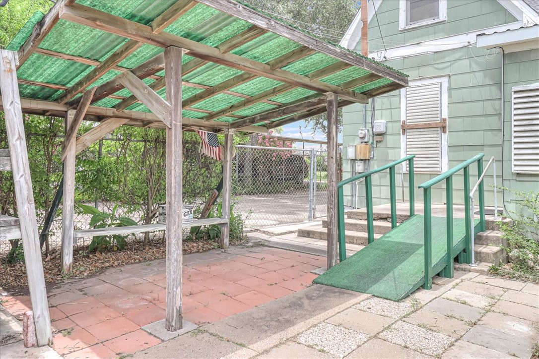 304 E Avenue I Property Photo 31