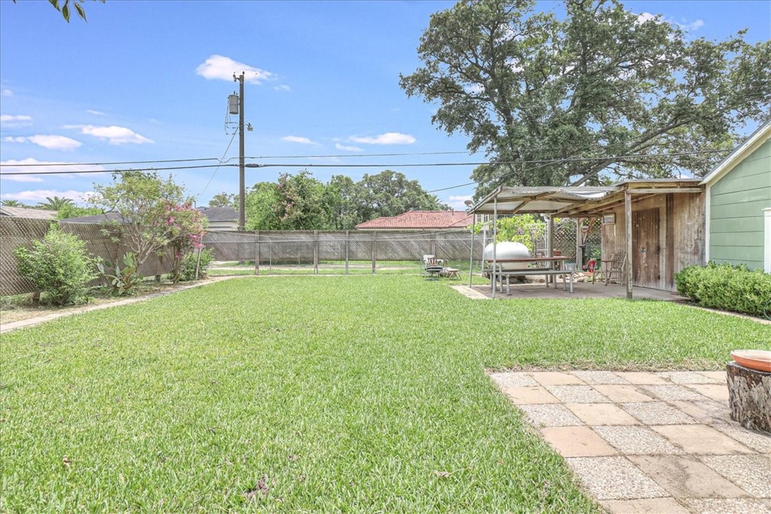 304 E Avenue I Property Photo 33