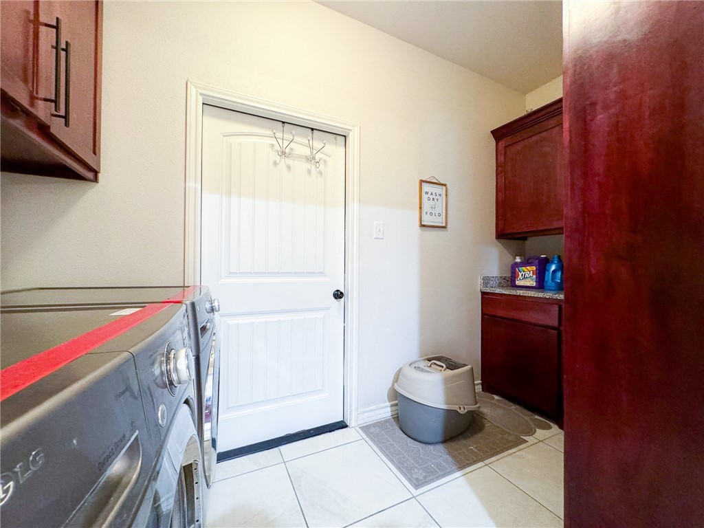 2641 Arshia St Property Photo 4