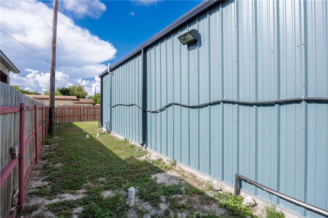 4058 Lou St Property Photo 10
