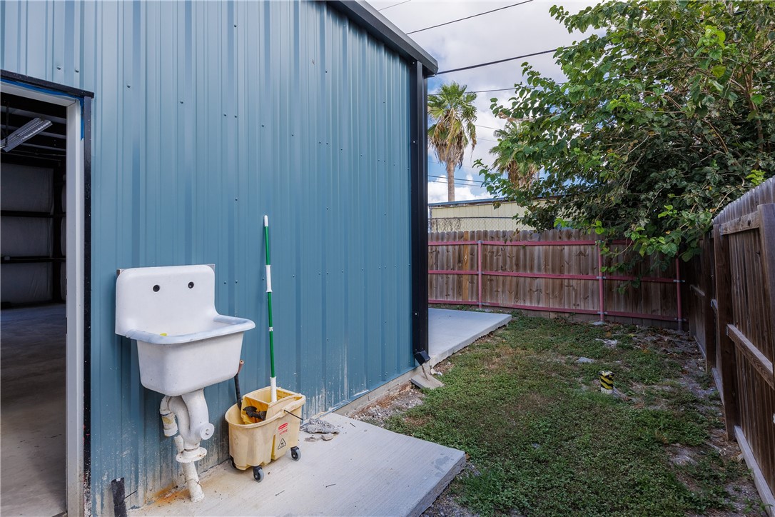 4058 Lou St Property Photo 11