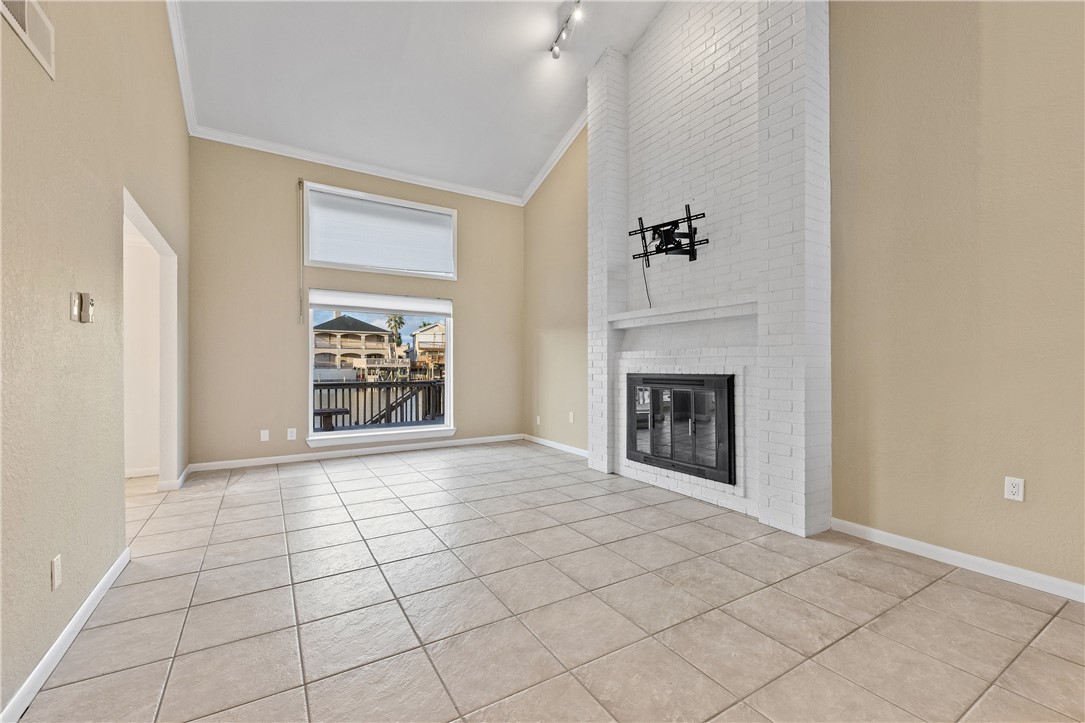 13731 Tajamar St Property Photo 7