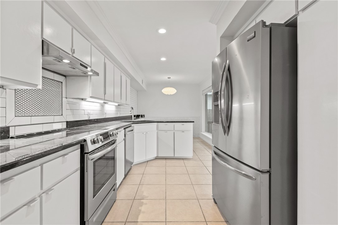 13731 Tajamar St Property Photo 8