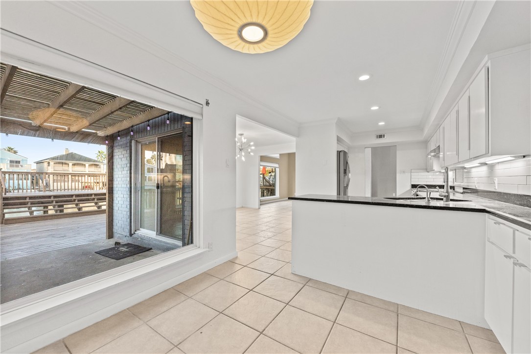 13731 Tajamar St Property Photo 10