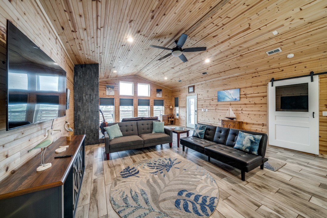 610 Sandollar Property Photo 4