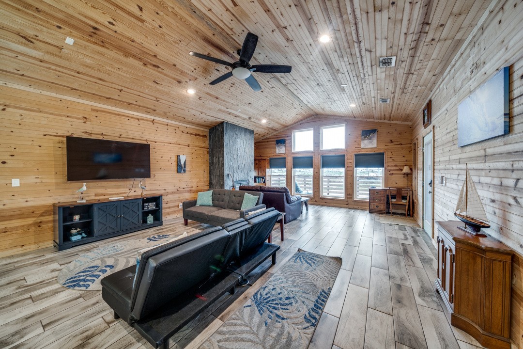 610 Sandollar Property Photo 5