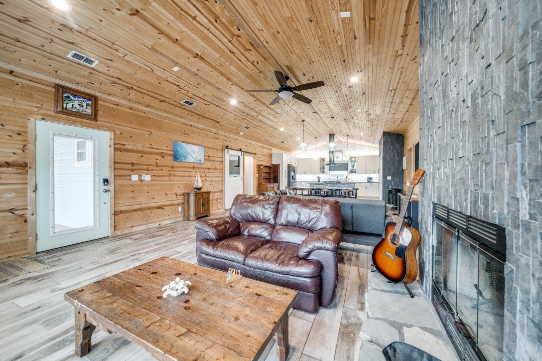 610 Sandollar Property Photo 7