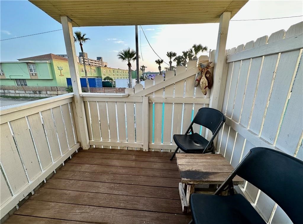 3302,3304 Surfside Blvd Property Photo 25