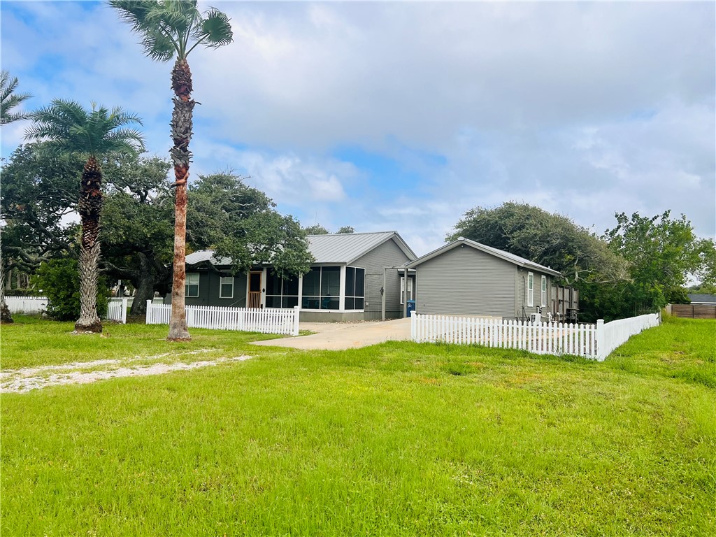 1302 E Cedar St Property Photo 1
