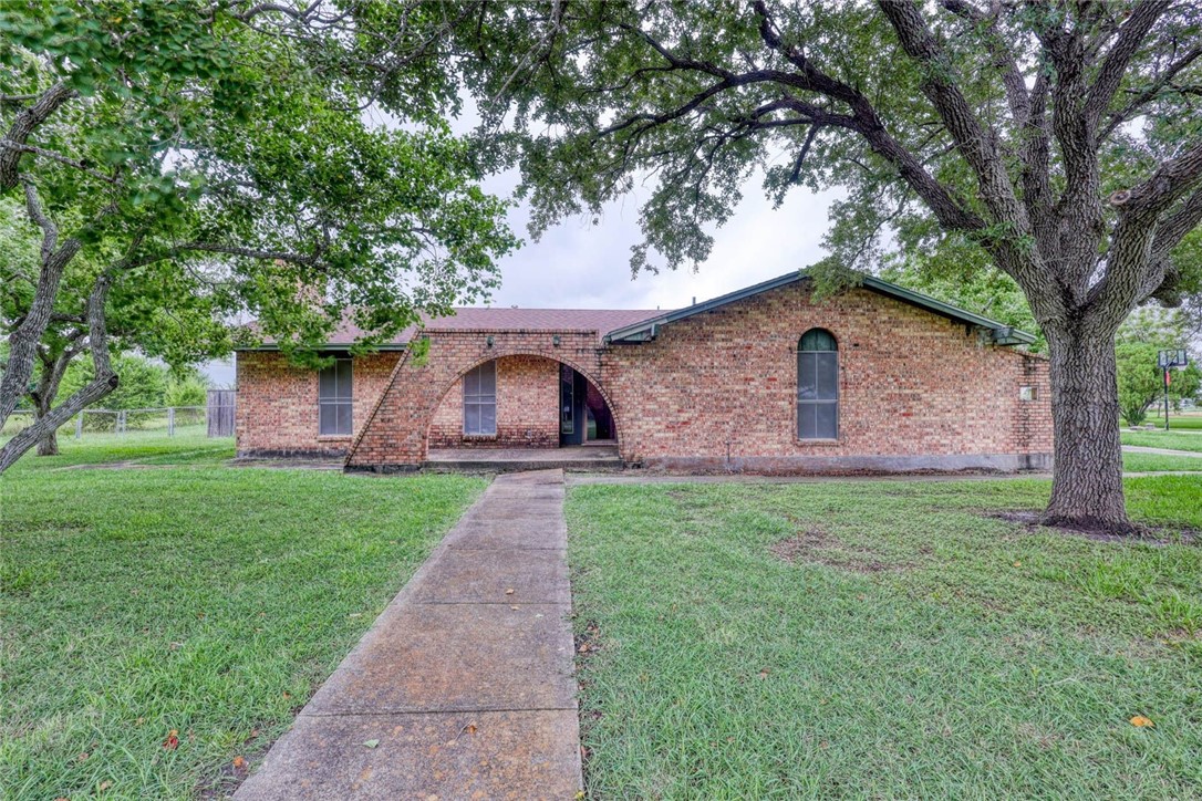 104 Country Pl. Property Photo