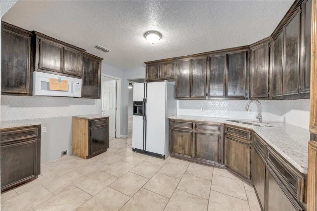 4325 Jose Dr Property Photo 6