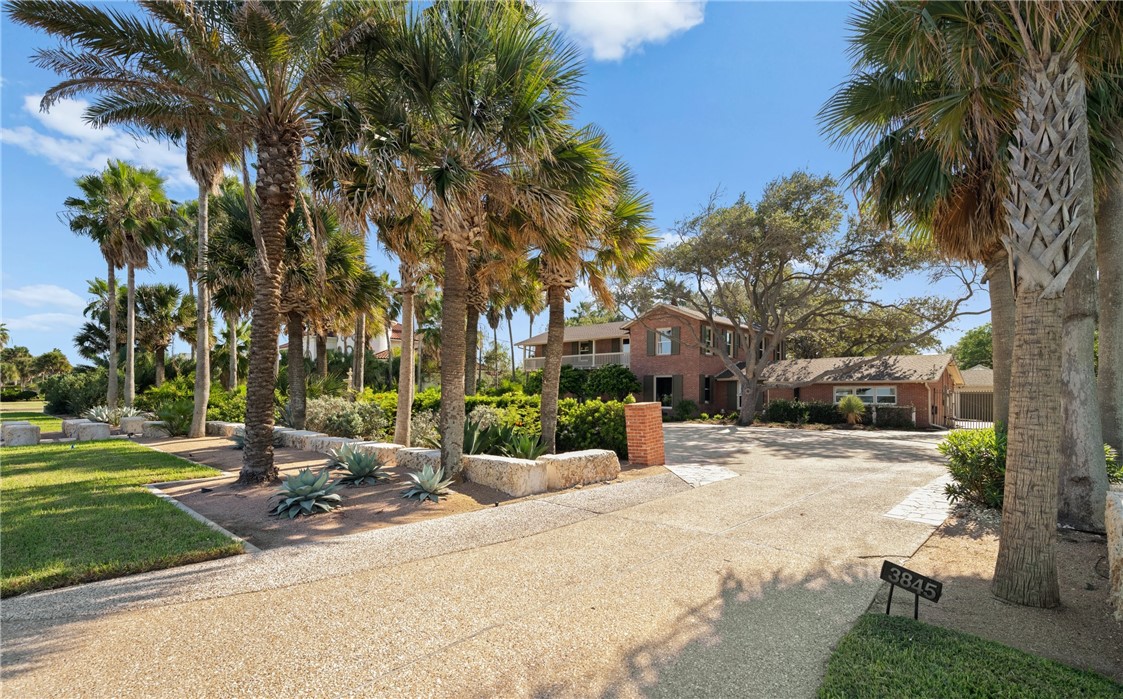 3845 Ocean Dr Property Photo 2