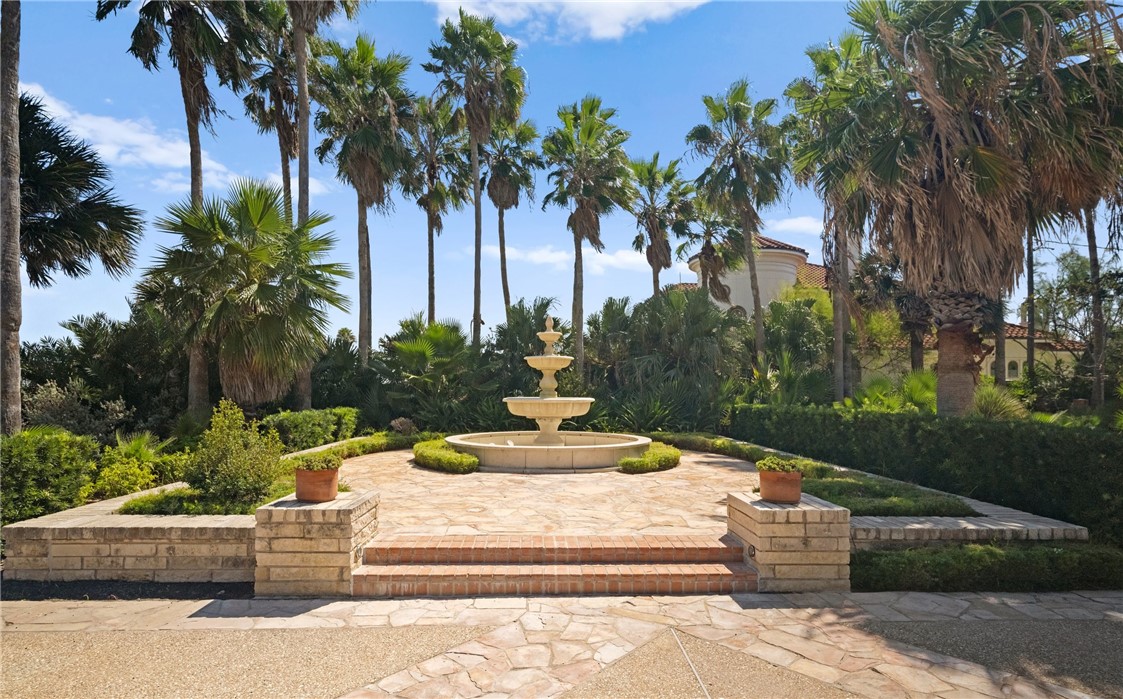 3845 Ocean Dr Property Photo 4