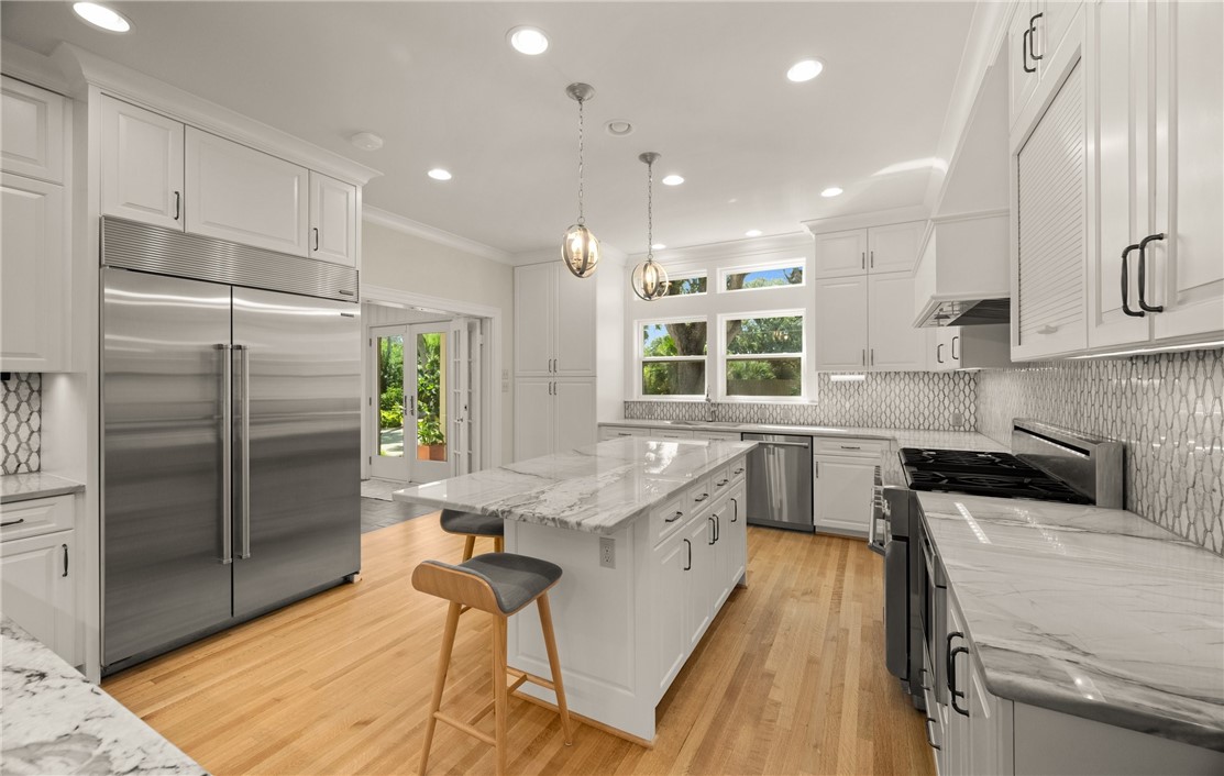 3845 Ocean Dr Property Photo 8