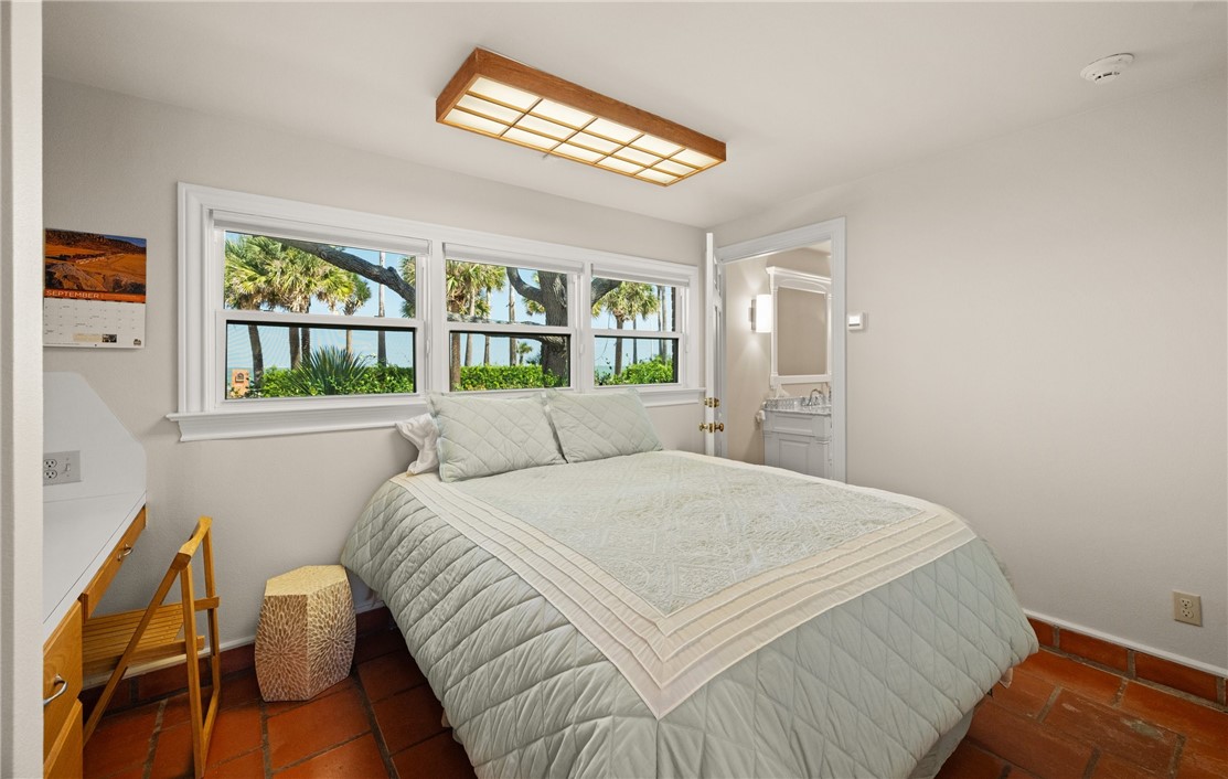 3845 Ocean Dr Property Photo 13
