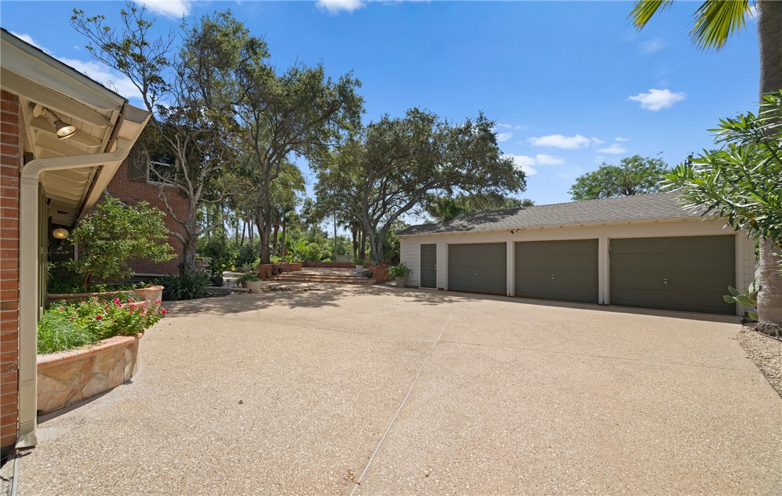 3845 Ocean Dr Property Photo 23