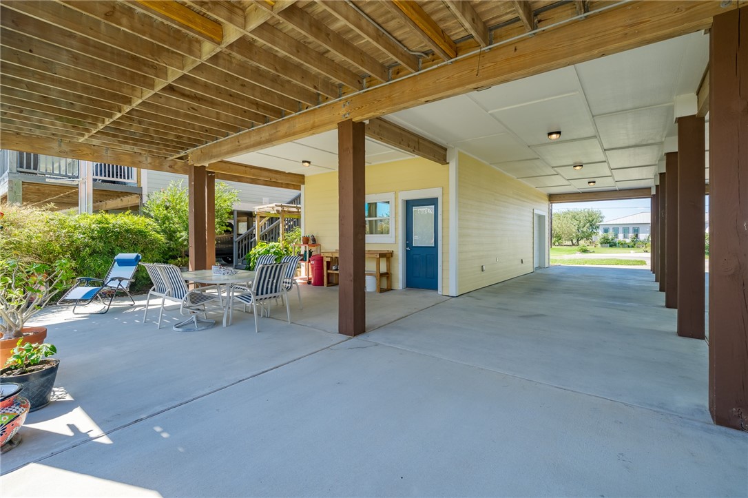 113 Ball St Property Photo 8