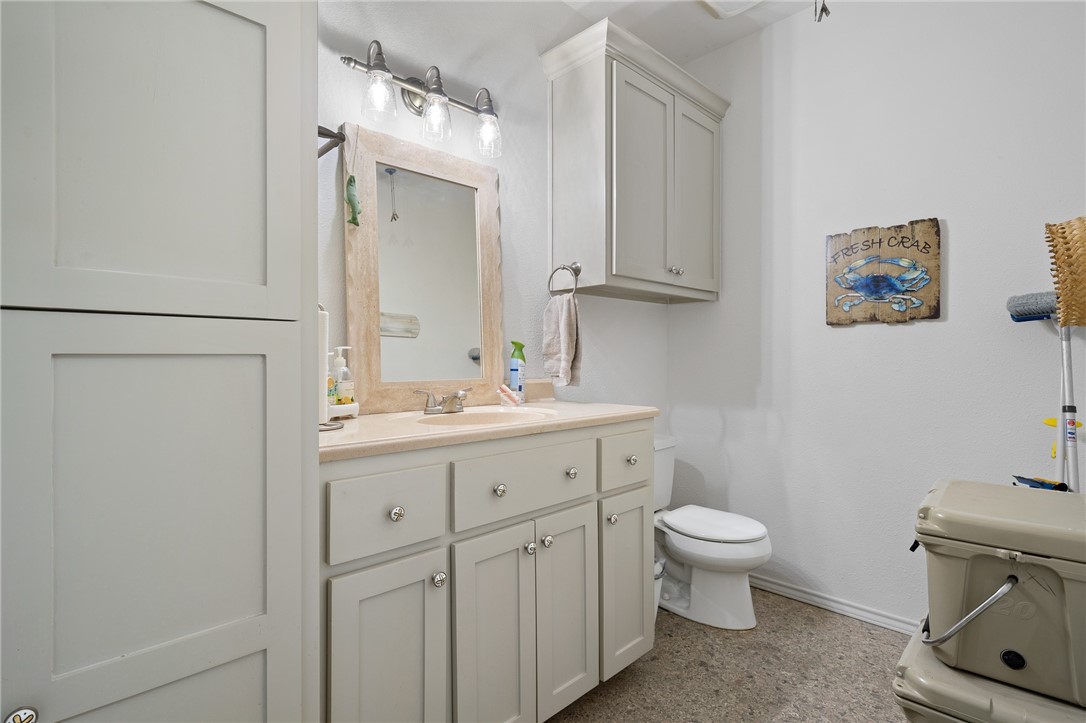 113 Ball St Property Photo 11