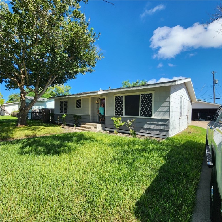 829 Rosedale Dr Property Photo 2
