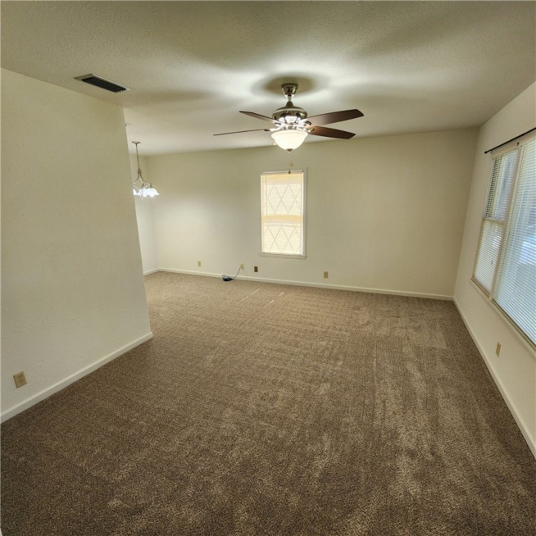 829 Rosedale Dr Property Photo 3
