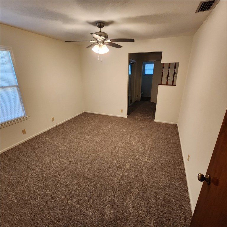 829 Rosedale Dr Property Photo 7