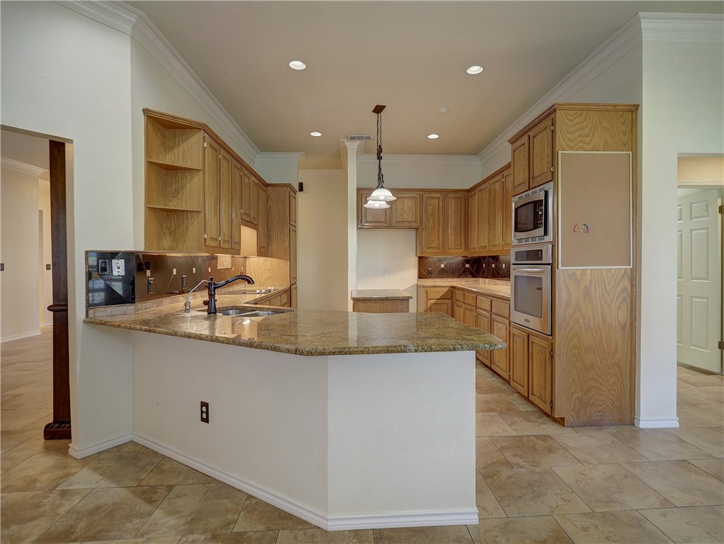 6401 Calais St Property Photo 10