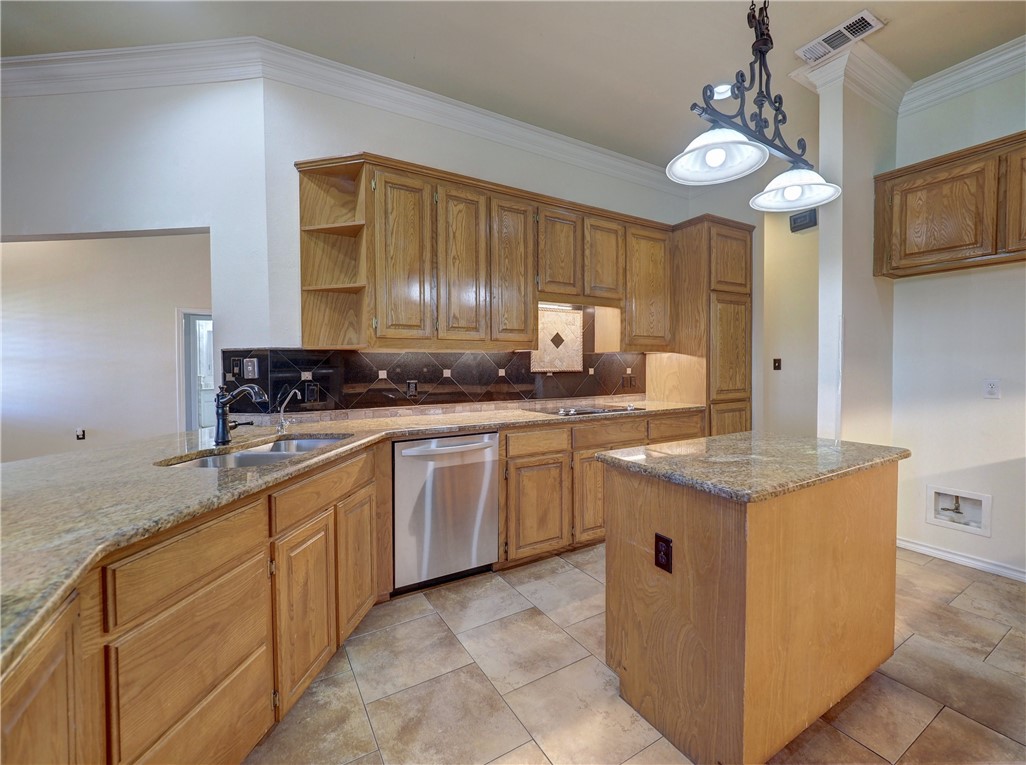 6401 Calais St Property Photo 12