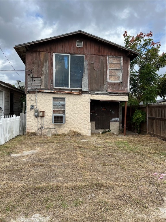1009 Iowa St Property Photo 1