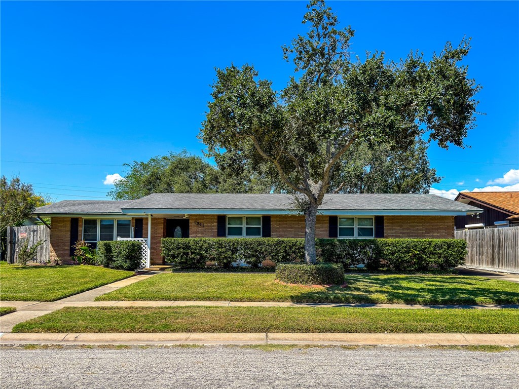 1041 Meadowbrook Dr Property Photo 1