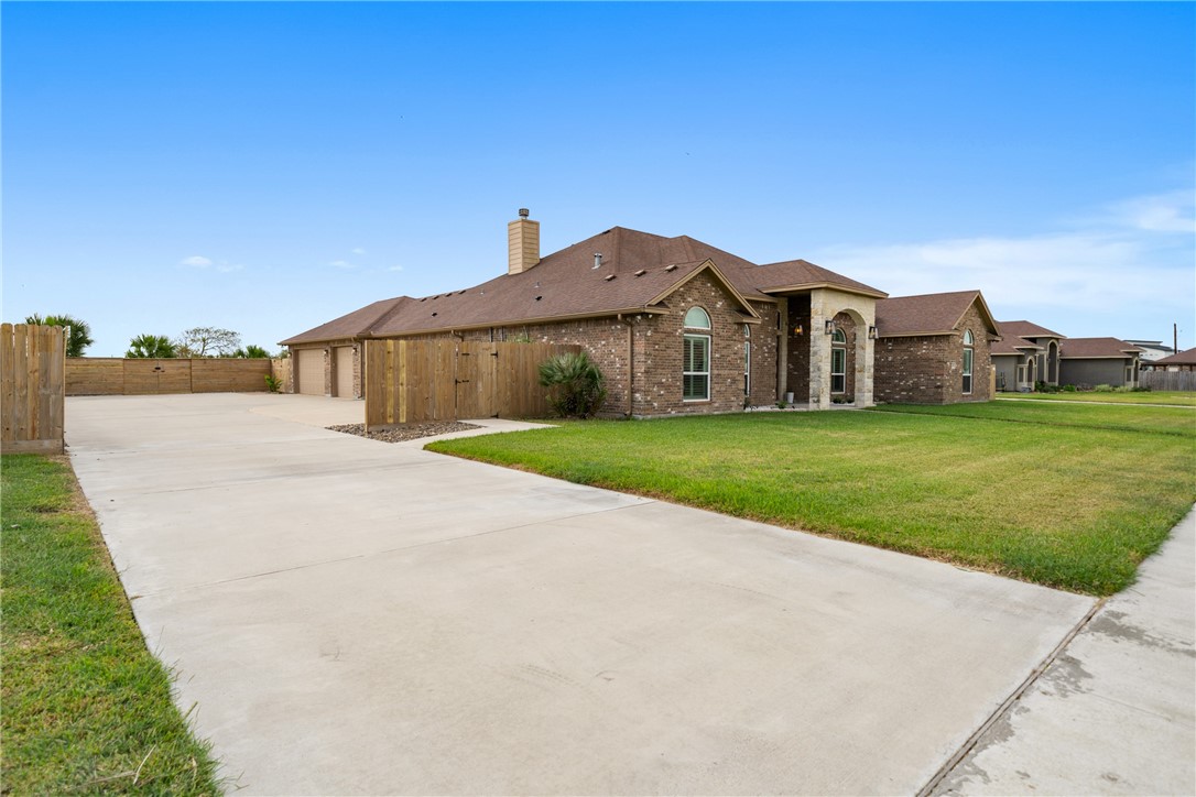 641 Hyacinth Dr Property Photo 3