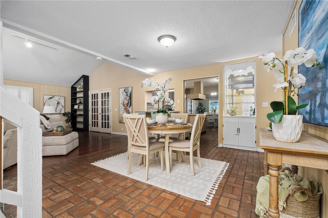 4145 Country Pl Property Photo 3