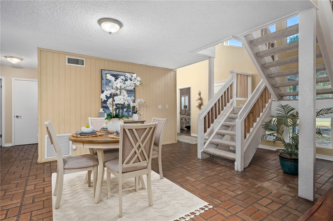 4145 Country Pl Property Photo 4