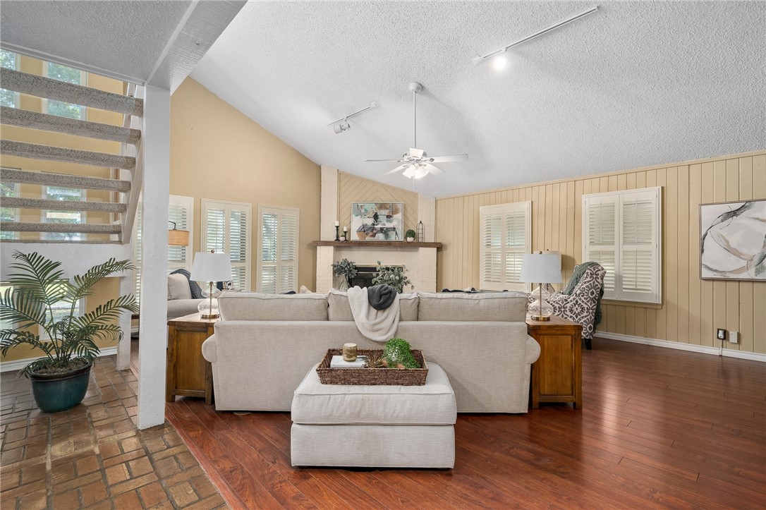4145 Country Pl Property Photo 5