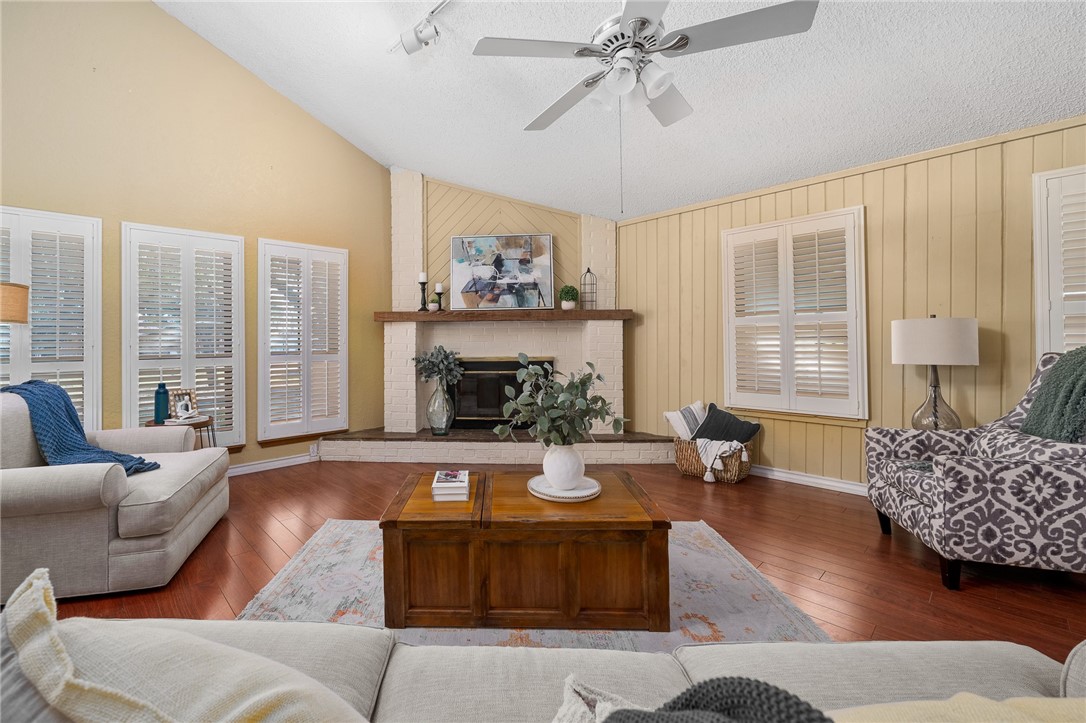 4145 Country Pl Property Photo 6