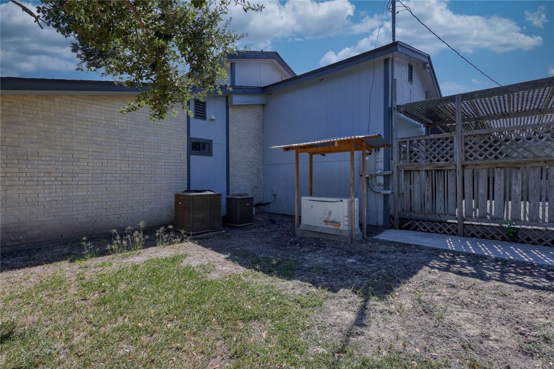 4145 Country Pl Property Photo 34