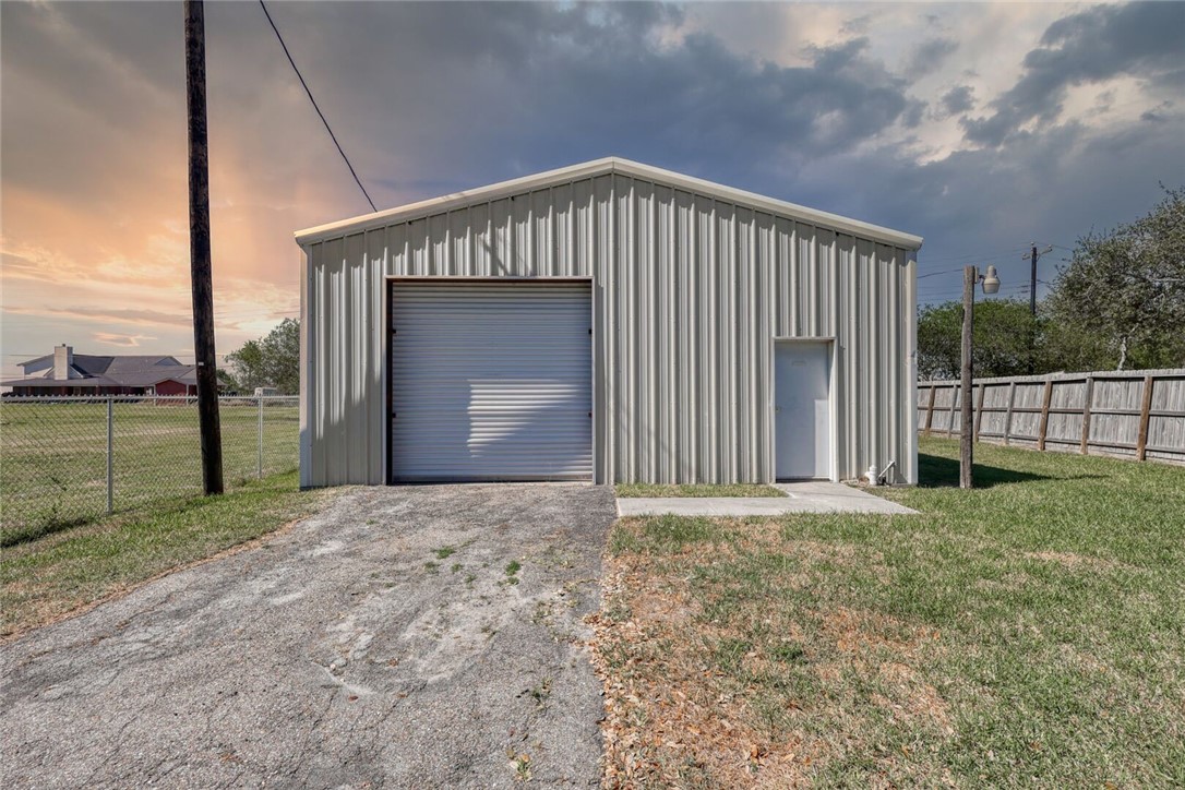 4145 Country Pl Property Photo 37