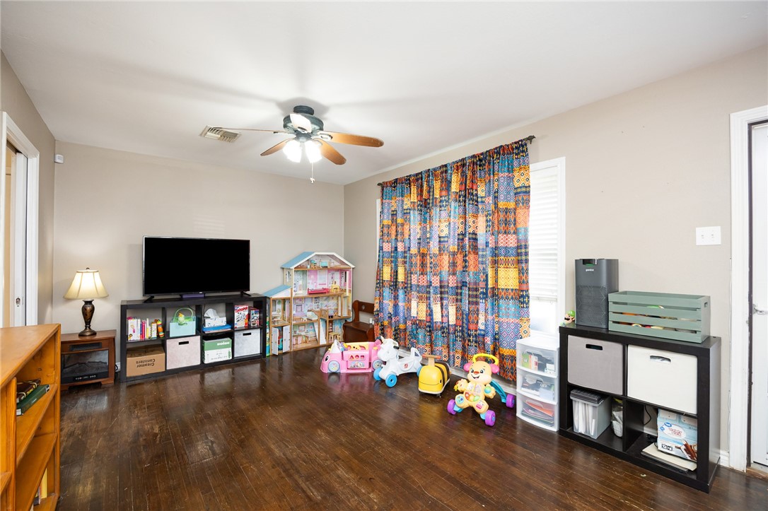 119 W Janin Circ Property Photo 3
