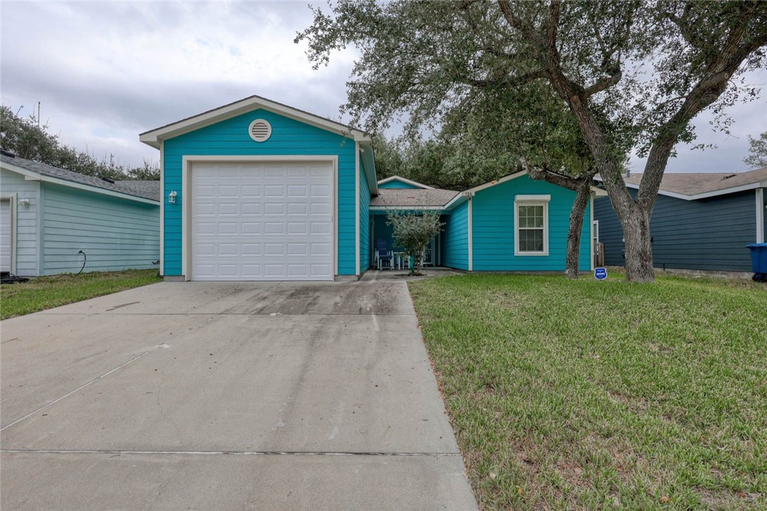126 Breezy St Property Photo 3