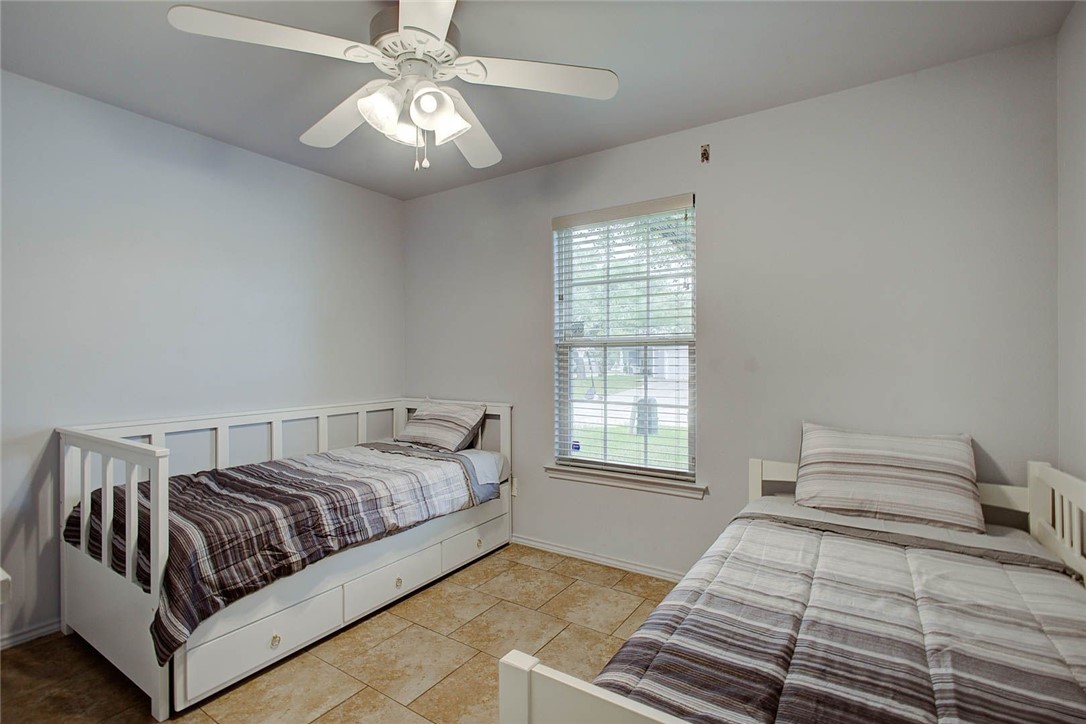 126 Breezy St Property Photo 22