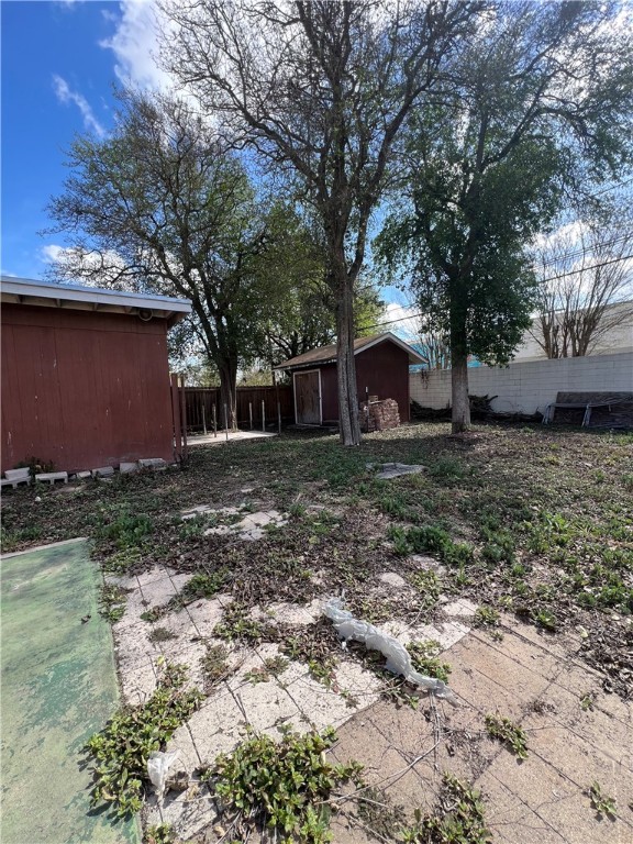 1110 E 3rd St Property Photo 16