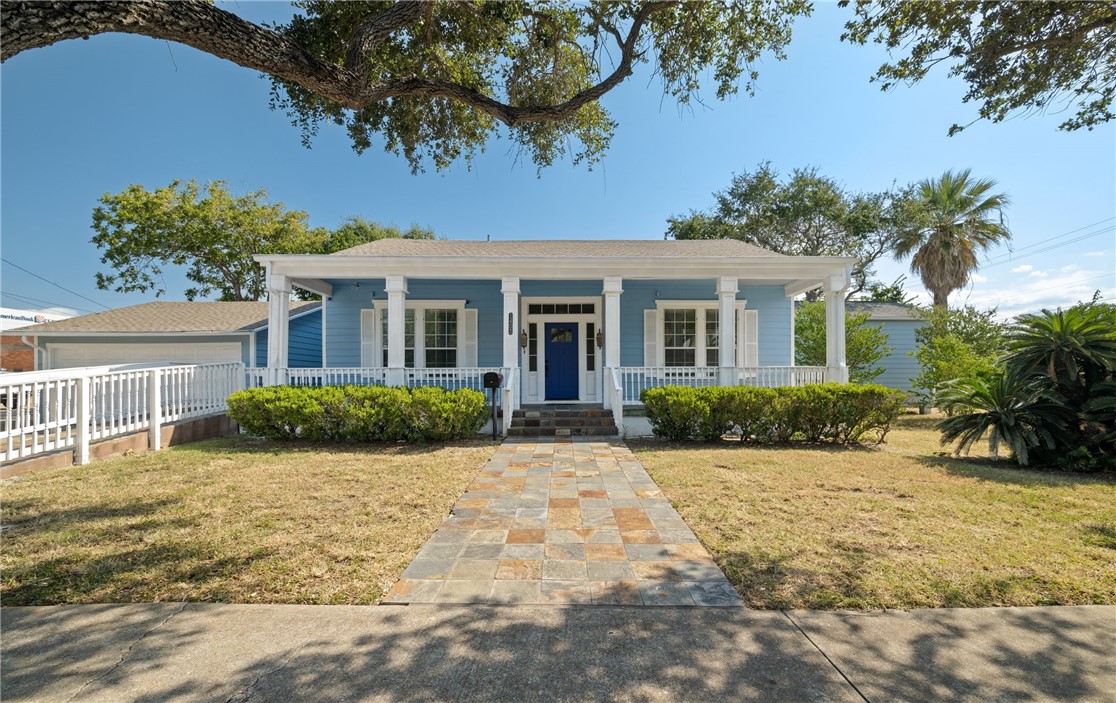 1402 N Chaparral St Property Photo